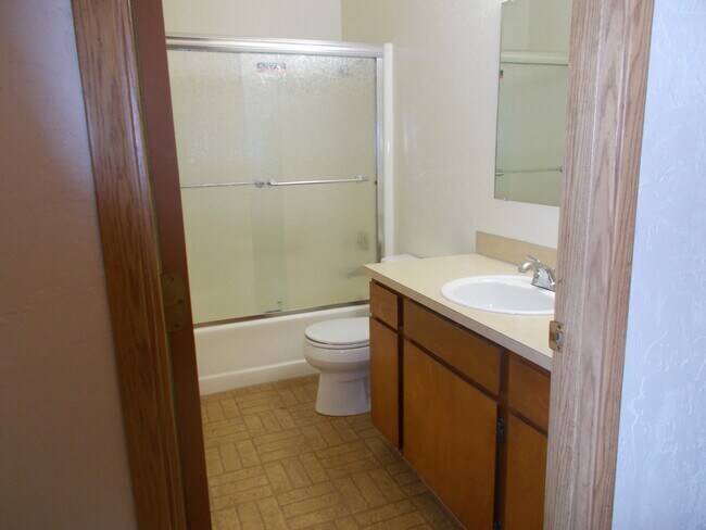 Baño completo - 1507 Fetters Loop
