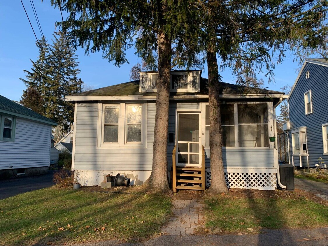 Primary Photo - 116 Riverside Ave