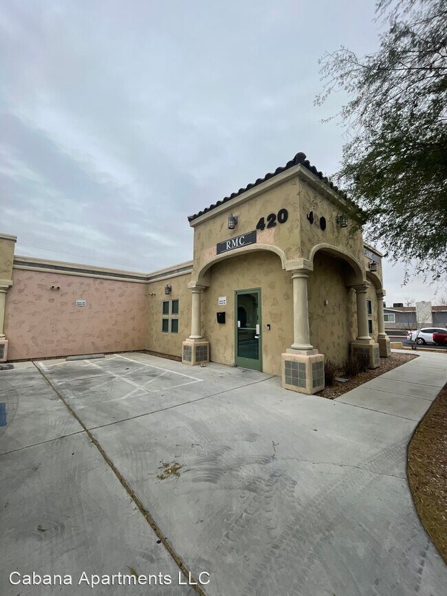 Building Photo - Studio, 2 bath House - 420 S. Jones