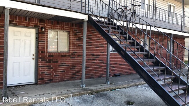 Building Photo - 903-909 S 15th St