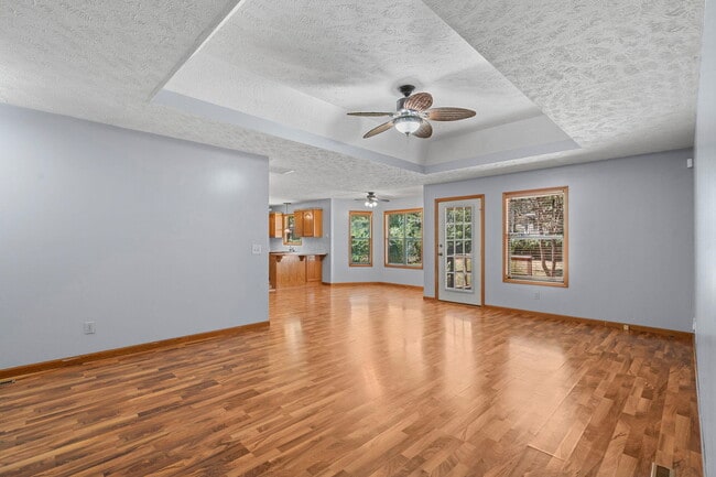 Building Photo - 303 S Suburban Ave
