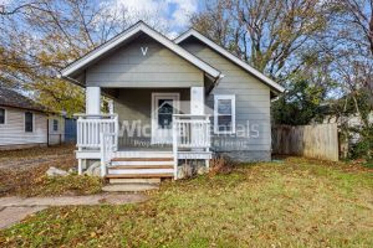Primary Photo - 3 bedroom 1 bath home