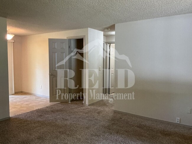 Photo - 3217 SE Goldmaur Ct., Unit B Apartment