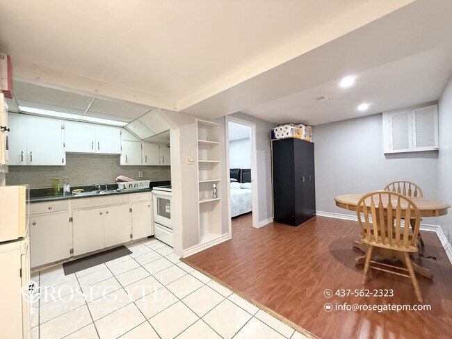 Photo du bâtiment - 1-Bedroom Basement Apartment with Internet & Parking – Scarborough