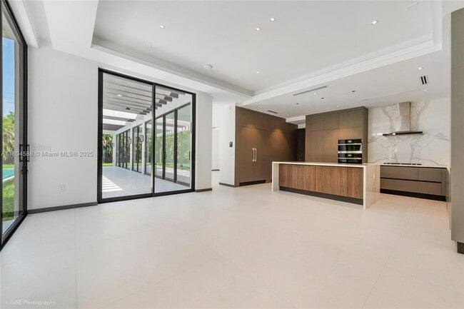 Building Photo - 8000 SW 62nd Ct