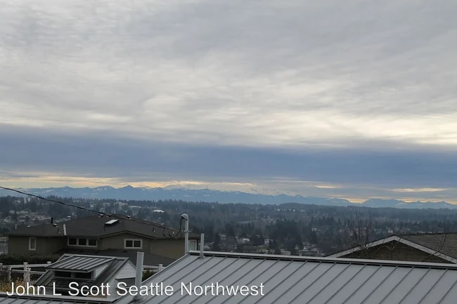 Mt. Rainier views. So much sky! - 21204 3rd Ave S House