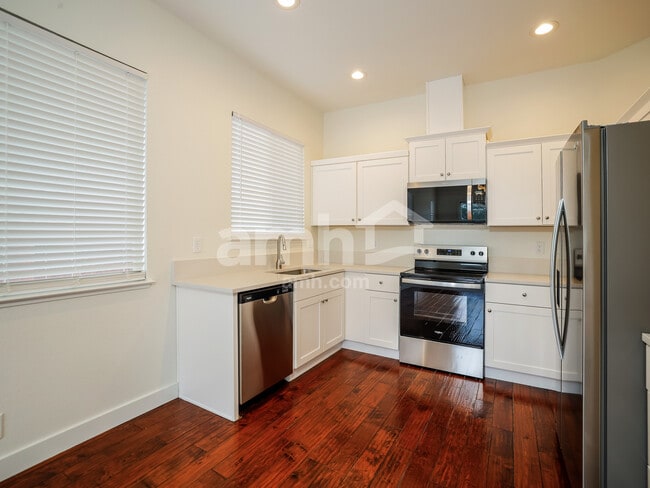 Foto del edificio - 6750 Diamond Glen Dr