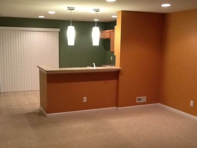 Foto del edificio - 8468 Cromwell Ct