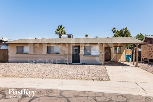 Building Photo - 2114 W Sunnyside Dr