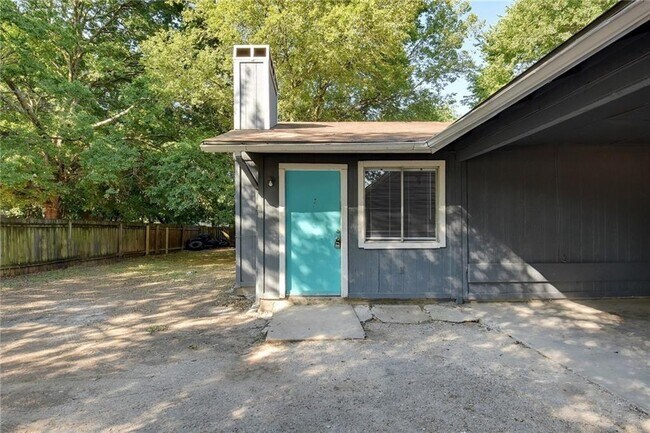 Building Photo - 2311 Teri Rd