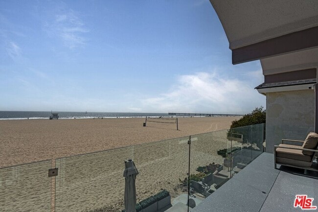 Building Photo - 3806 Ocean Front Walk