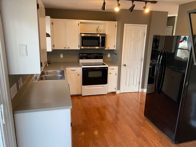 Foto del edificio - 4-bedroom / 2 bath Home located in a Heights area in Clarkston, WA