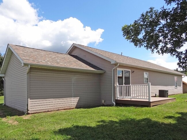 Building Photo - 1002 Bakers Ridge Rd