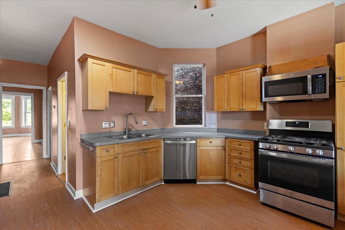 Foto principal - 3145 W Augusta Blvd