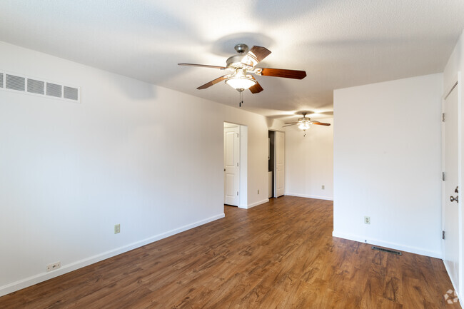 1HAB, 1BA - 725 ft² - Whitehall