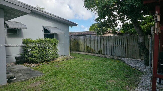 Building Photo - 3610 SW 39th Ave