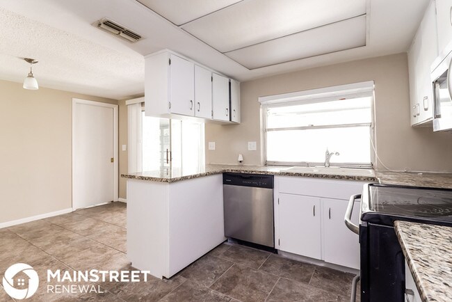 Building Photo - 7731 Summertree Ln