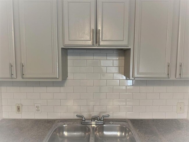 Foto del edificio - 3214 Hutchins St