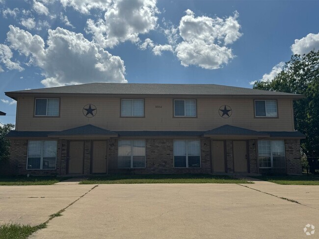 Building Photo - 3331 Chisholm Trail