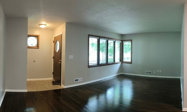 Foto del edificio - 4441 Unity Avenue North