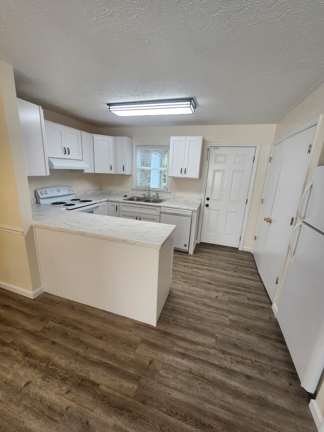 Building Photo - 1840 Woodland Ave