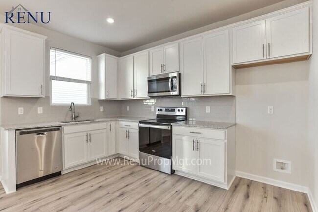 Foto del edificio - Available Now!