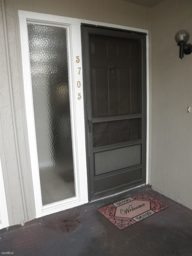Building Photo - 2 br, 2 bath Condo - 5709 Summer Side Ln