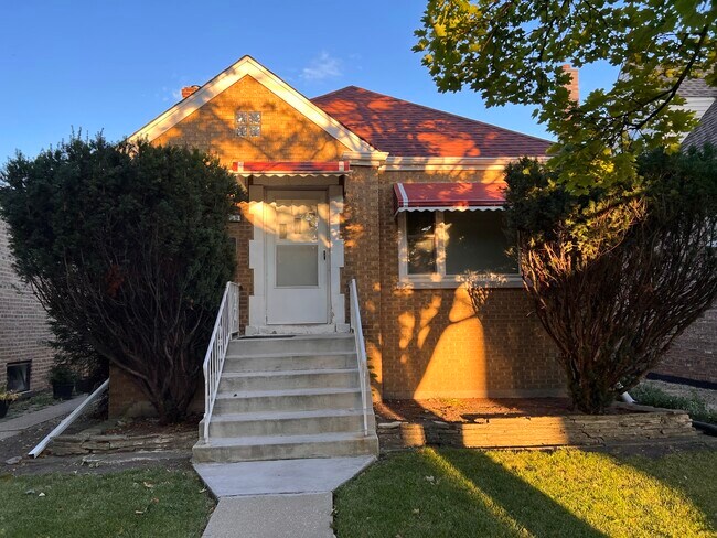 Building Photo - 3329 S 58th Ave