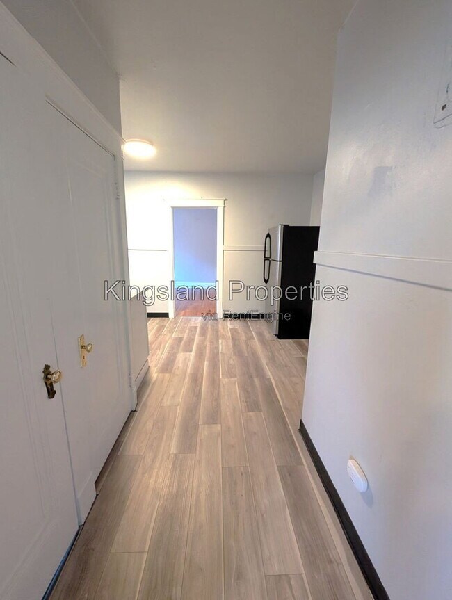 Foto del edificio - 4982 Oleatha Ave