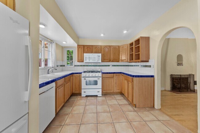 Building Photo - Beautiful 3-bedroom, 2-bath Spanish-Style ...