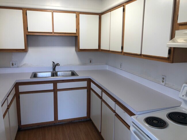 Building Photo - 12215 Ashbury Ave