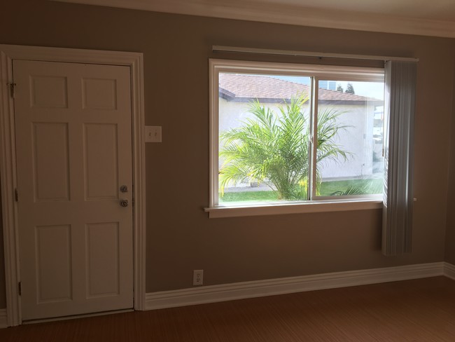 Den - 2022 Manhattan Beach Blvd