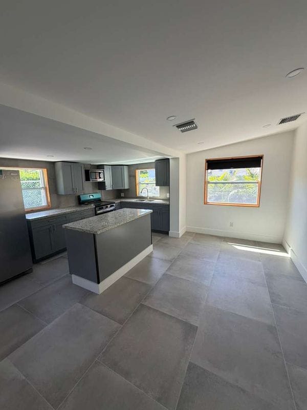 Building Photo - 14240 S Biscayne River Dr