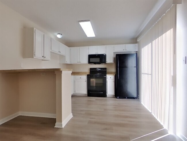 Building Photo - 3259 Jorns St