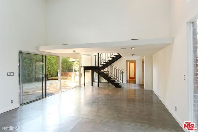 Foto del edificio - 3 br, 3 bath House - 13947 Valley Vista Blvd