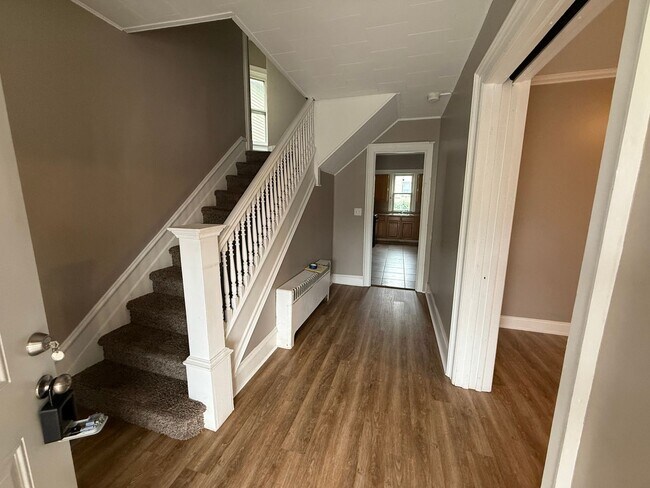 Foto del edificio - Charming 4-Bedroom Single-Family Home | Se...