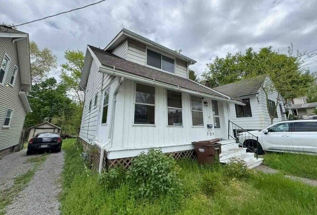 Building Photo - 731 Hull St