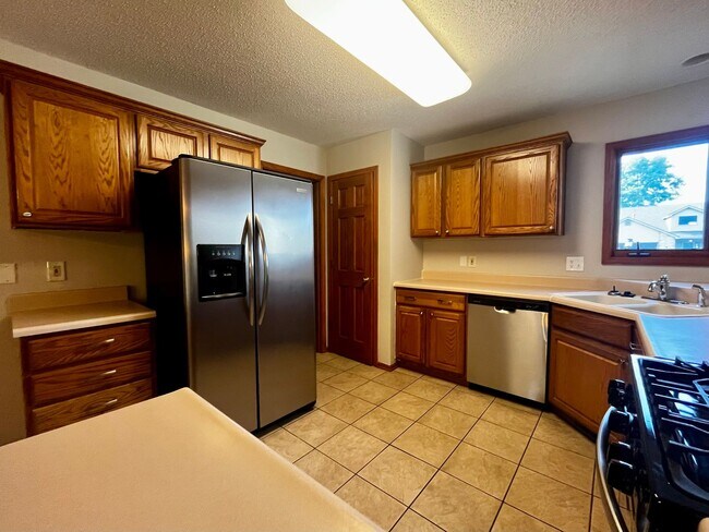 Foto del edificio - Home For Rent By Capital Property Management