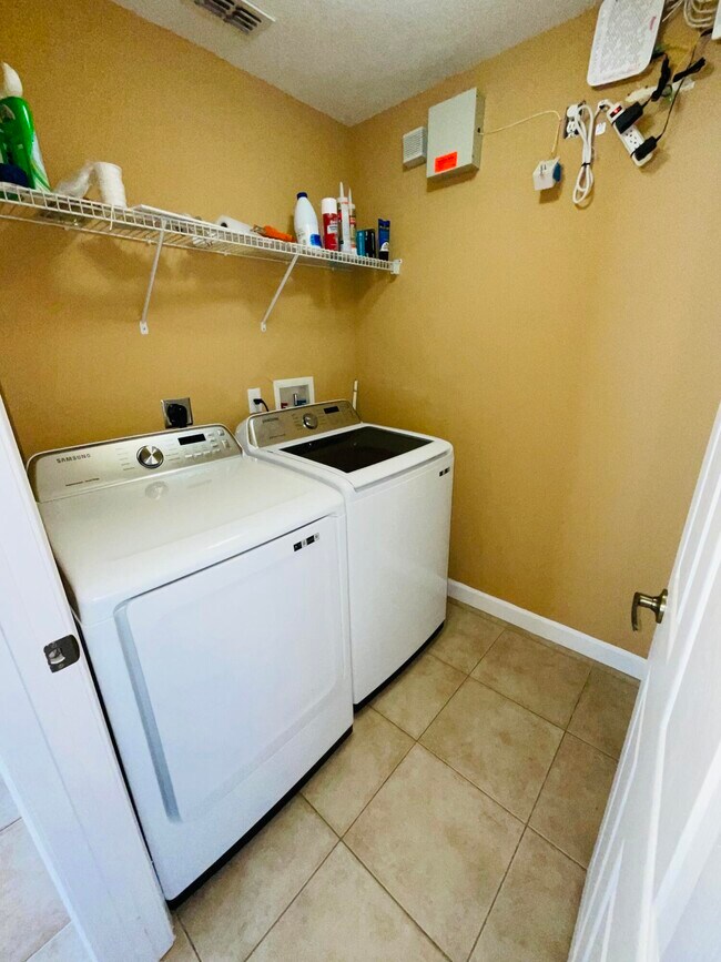 Foto del edificio - 331 NW Somerset Cir