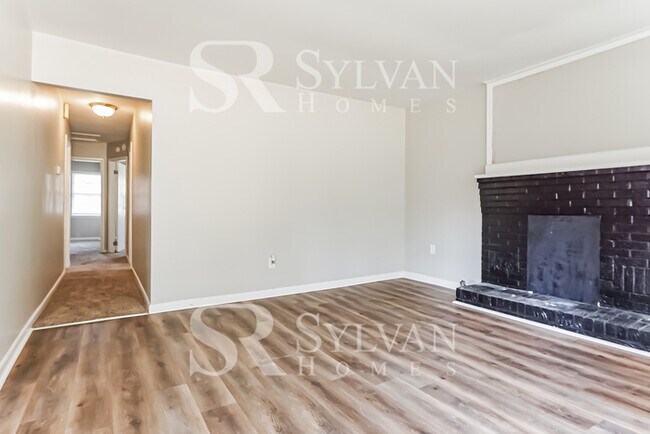 Foto del edificio - Prepare to fall in love with this 4 bedroom, 2 bathroom home