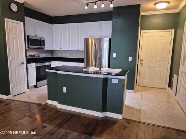 Foto del edificio - 8539 Gate Pkwy W