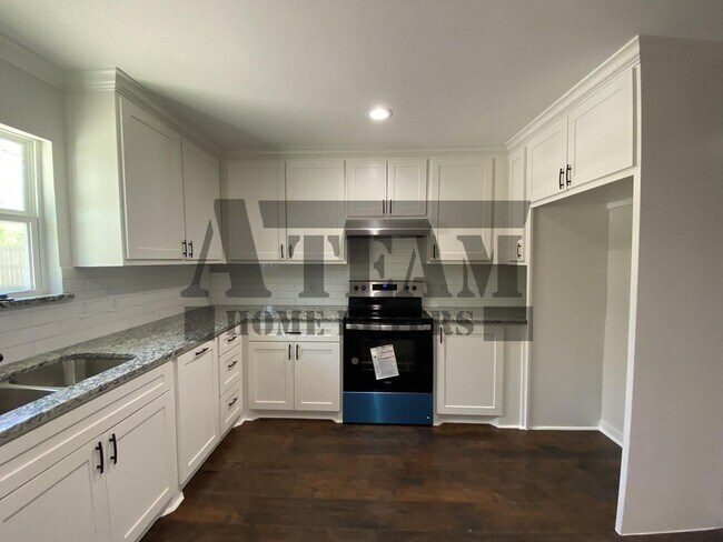 Building Photo - 4 Bedroom 2 Bathroom home for rent!