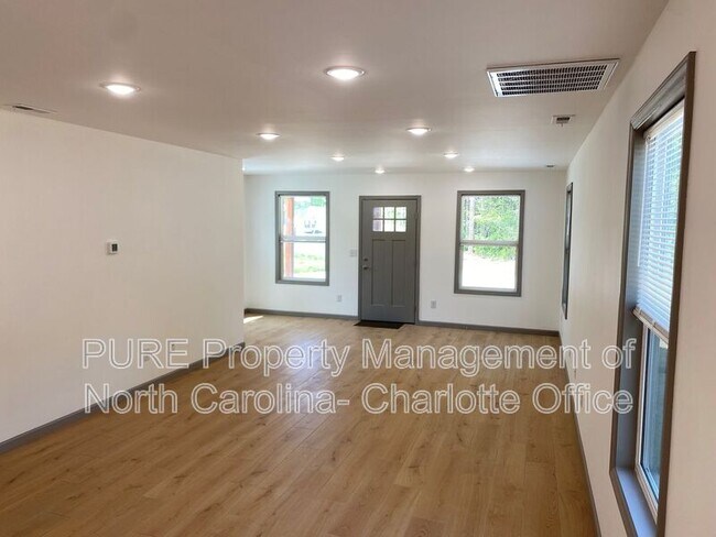 Building Photo - 12025 Platon Ave