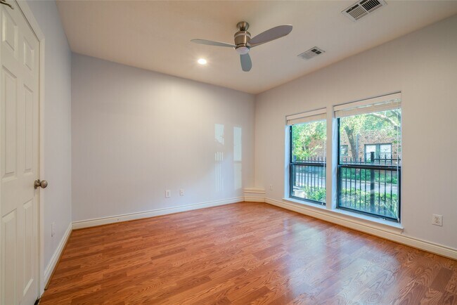Building Photo - 1802 Rosalie St