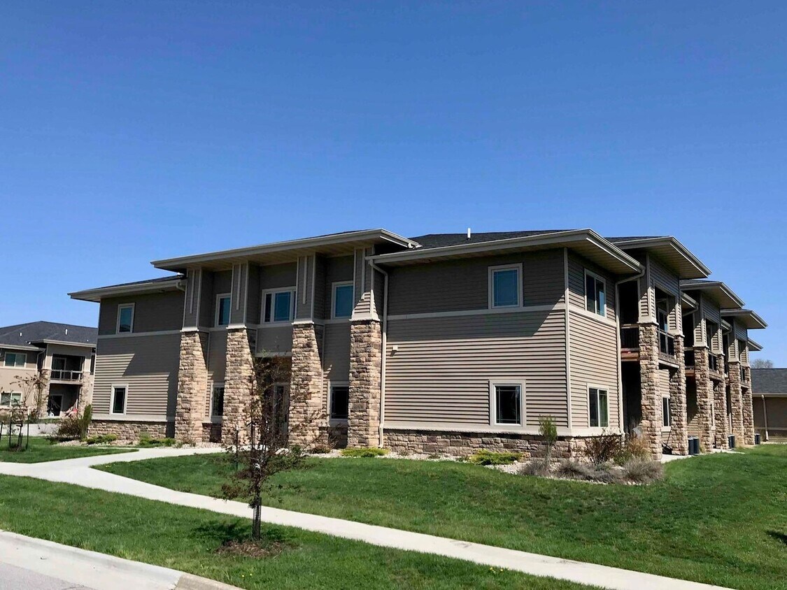Foto principal - 2715 Bobcat Dr