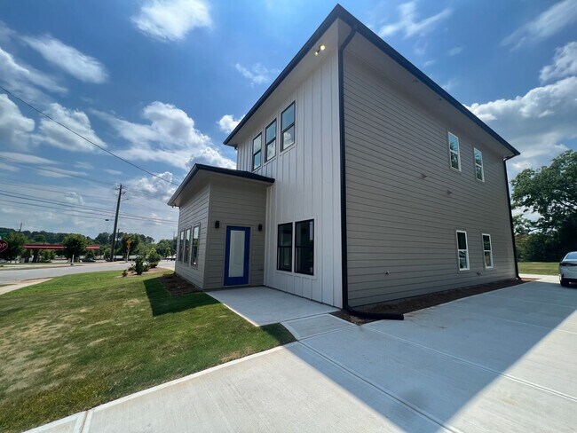 Building Photo - 280 Dublin St