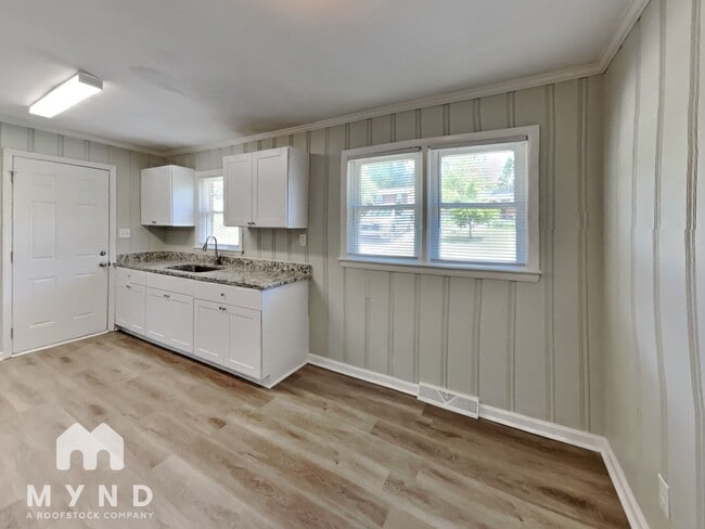 Building Photo - 2634 Skyland Dr