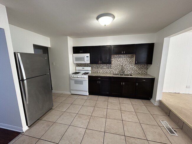 Building Photo - 1436 Forest Pl