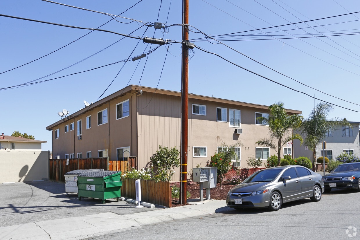 Building Photo - 2131 Marlboro Ct