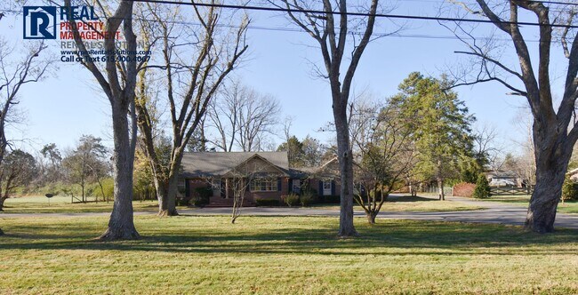 Building Photo - Wonderful 4 bedroom home with attached gar...